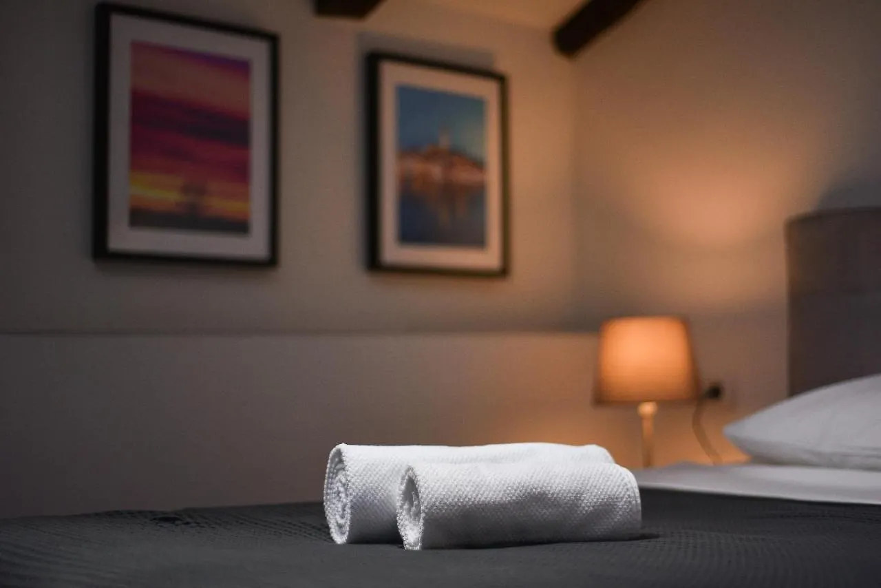** בית הארחה PUY Old Town Inn קרואטיה