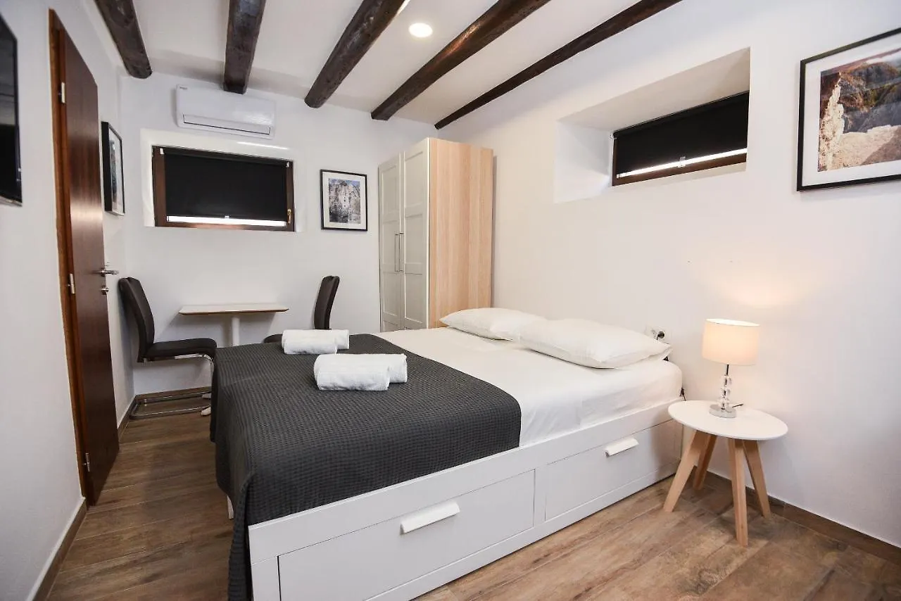 PUY Old Town Inn קרואטיה